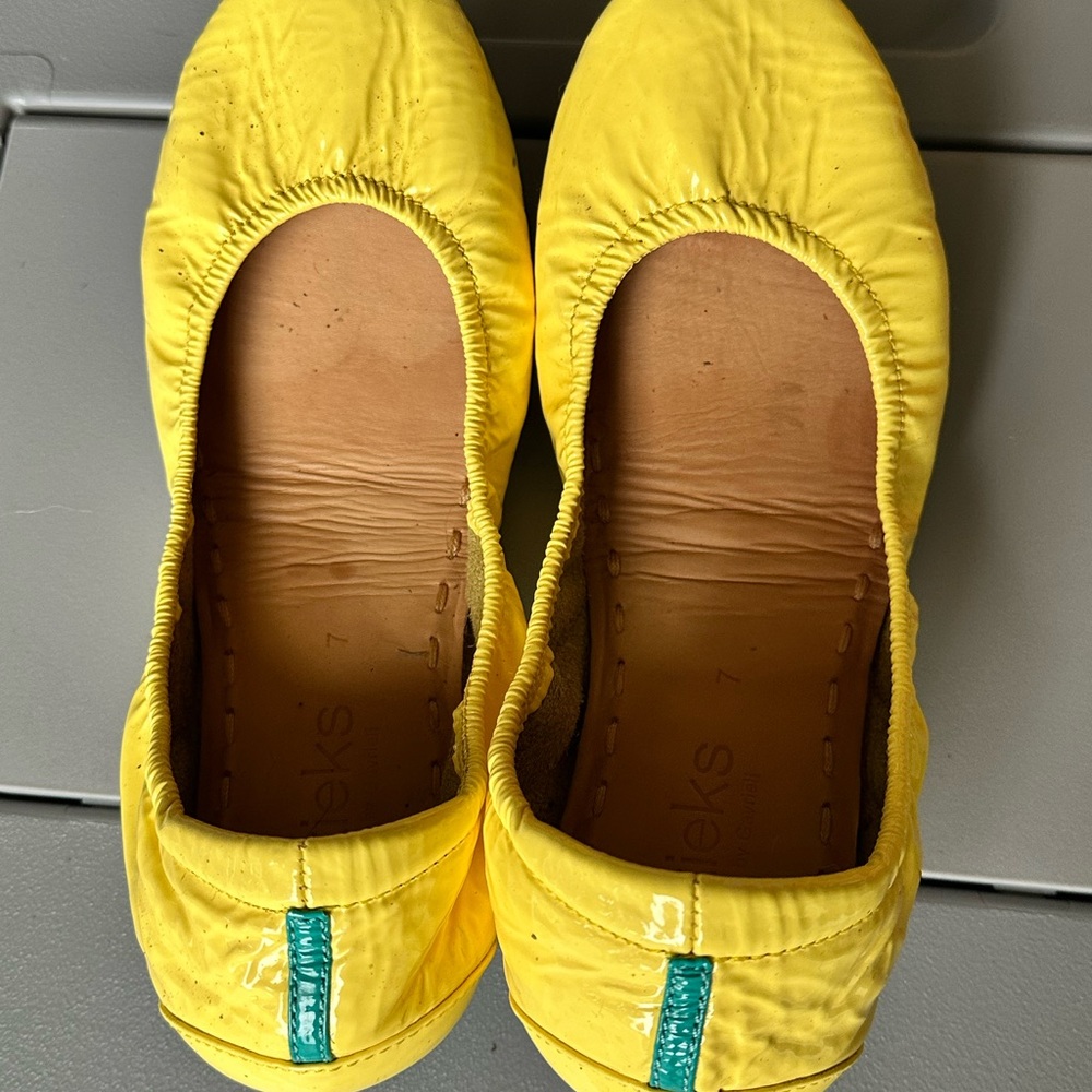 Tieks Yellow Lemon Patent Flats with teal bottom, size 7 - Picture 3 of 7